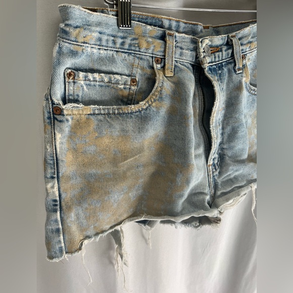 Distressed Levi High Waisted 550 Shorts - Picture 2 of 10